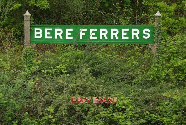 PHOTO  BERE FERRERS THIS VINTAGE STATION NAME BOARD IS WHERE BERE FERRERS STATIO Model
