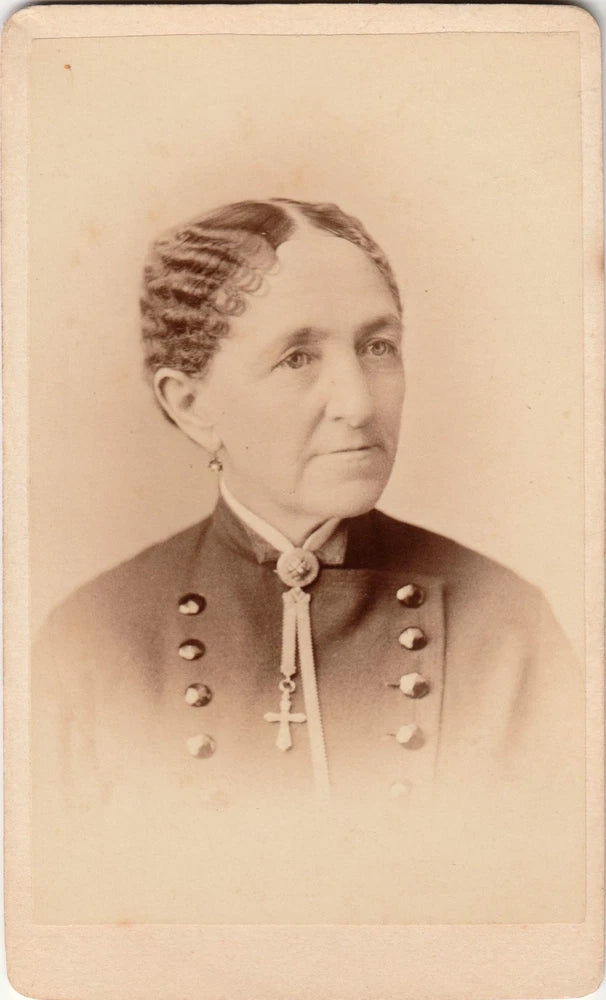 Antique CDV Woman Cross Pendant C.H. Townsend Willimantic CT Photo Model