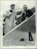 1955 Press Photo Katharine Hepburn & Robert Helpman Board Plane in San Francisco Model