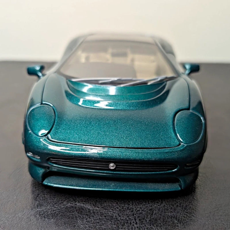 Maisto Green 1992 Jaguar XJ220 1:18 Diecast Model Car Opening Hood Doors Model