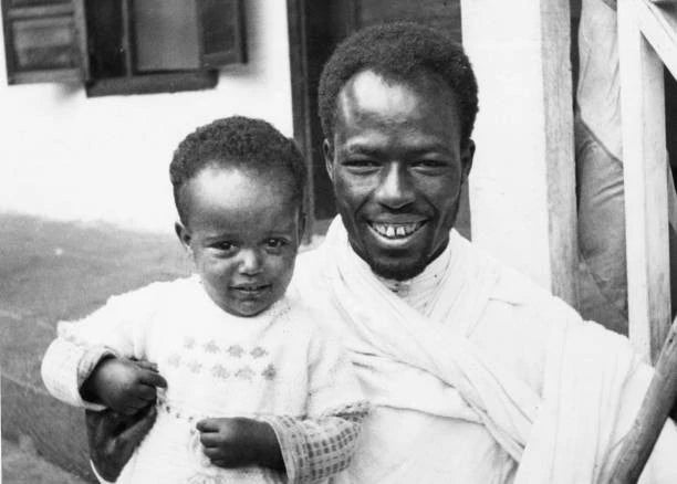 Abyssinian War 1935 Abyssinian father with his son before he board- Old Photo 1 Model