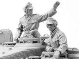 1/35 Resin Figure WWII German Tank Crew 2 Figures Unassembled Unpainted Model