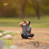 1/18 1/24 1/43 1/64 1/87 Miniature Drinking Boy Scene Props Figure For Cars Model