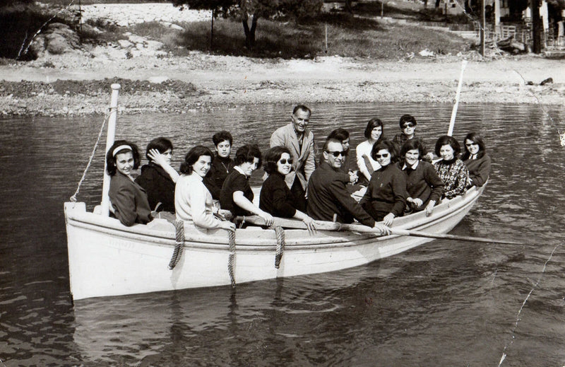 #42443 POROS Island Greece 1950s. Excursionists on a board, Photo PC size RPPC Model