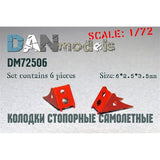 Aircraft Chocks Set #4 6 PCS 6*2,5*3,5mm Photoetching DanModels 72506 Scale 1:72 Model