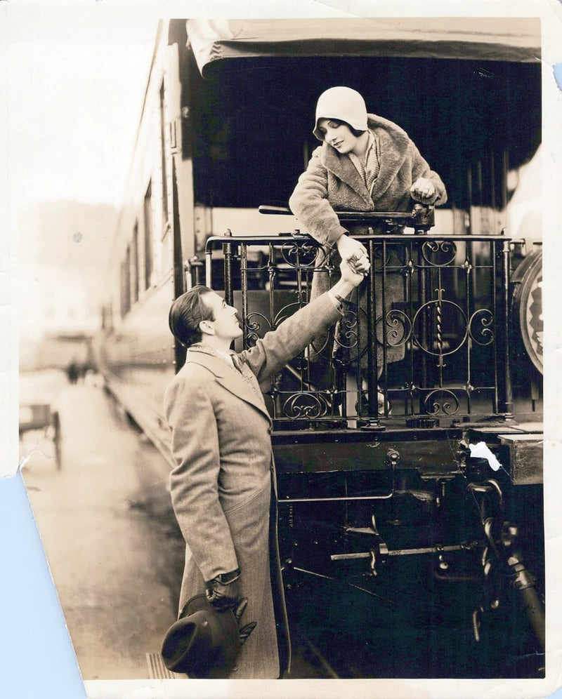 HOLLYWOOD Gary Cooper Says Good Bye to Lupe Velez Boarding Train 1929 PHOTO MA46 Model