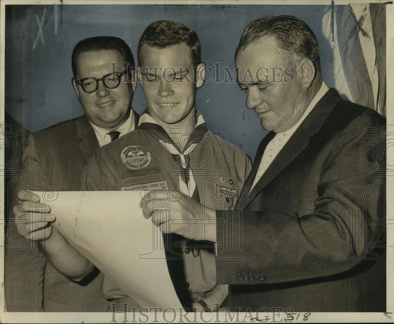 1962 Press Photo National executive board of Boy Scouts presents charter Model