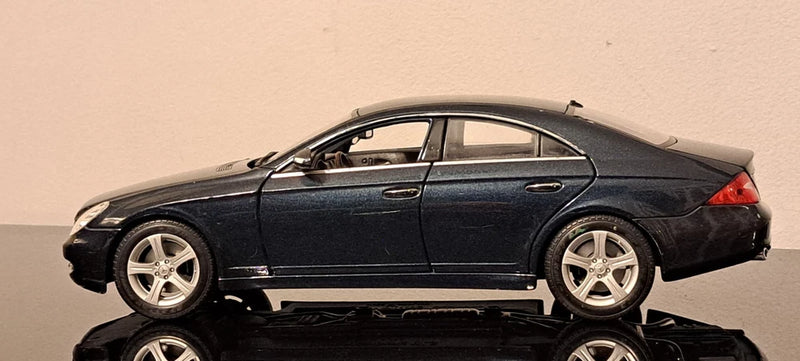 1/18 Scale Mercedes Benz CLS 500 V8  diecast model car FLAWS See description Model