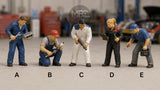 Miniature Racing Mechanic Tuning Engine 1:64 1:87 Model Railroad Diorama Model