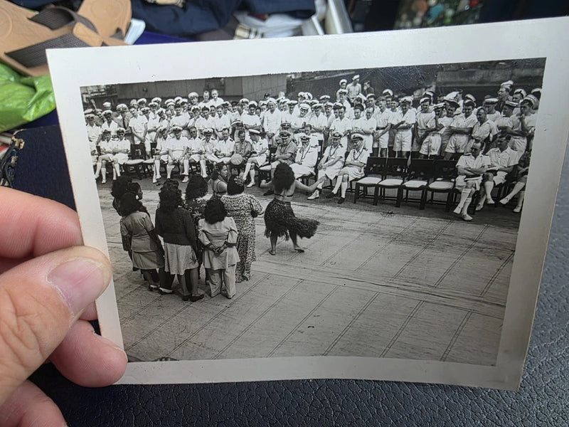 1943 HAWAIIAN HULA DANCERS ON BOARD HMS VICTORIOUS ORIGINAL WW2 PHOTO 13x10cm #5 Model