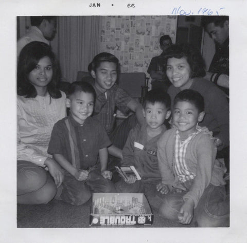Asian American Children Playing Trouble Board Game REAL VINTAGE PHOTO ORIGINAL Model