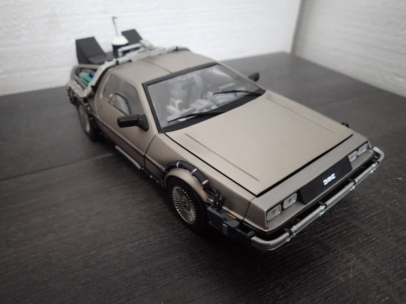 Sunstar Sun Star 1:18 Diecast Model Delorean Time Machine Silver Model