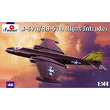 B-57A / RB-57A Night intruder Amodel 1431 Plastic model airplane kit Scale 1:144 Model