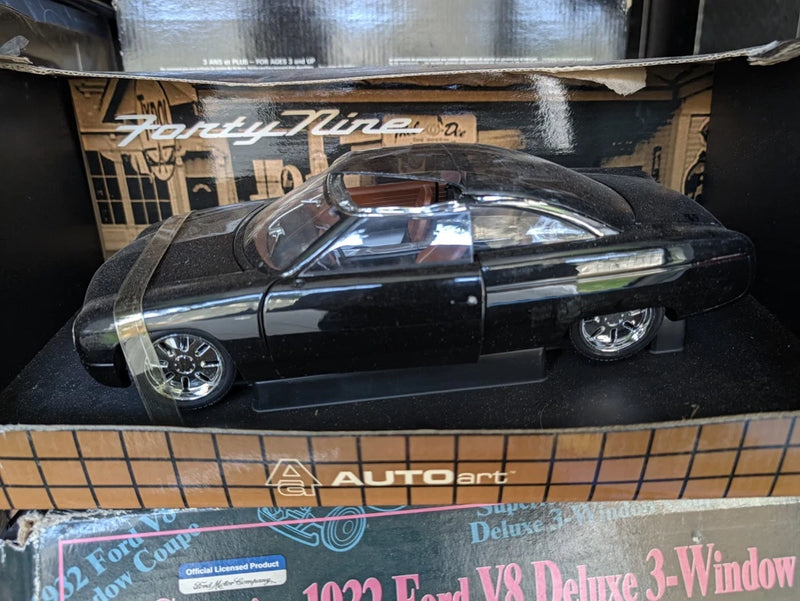AutoArt Ford Forty Nine 1:18 Scale Diecast Model Car.Damaged Opaque Roof Ised Model