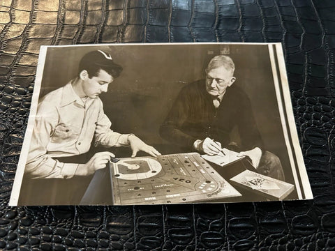 1947 PRESS WIRE PHOTO - CY YOUNG - PLAYING baseball BOARD GAME (MISC7868) Model