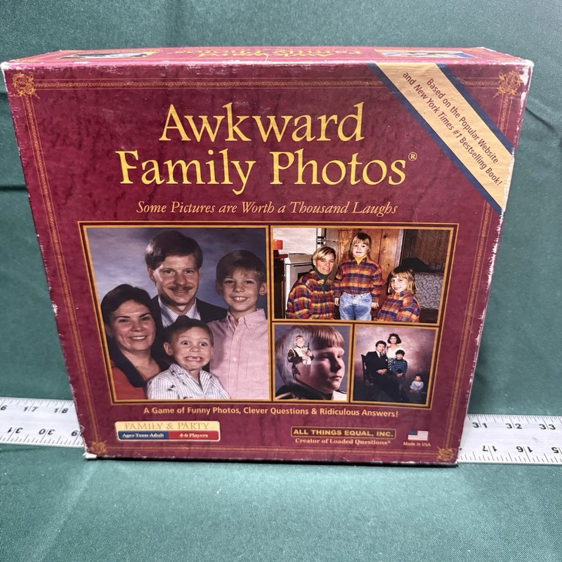 Awkward Family Photos Board Game Teen-Adult 4-6 Players Family and Party Model