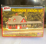 Atlas Passenger Station Kit HO Scale 1:87 Plastic Station (Model 706) Model