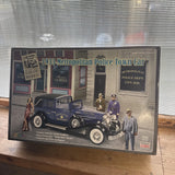 Minicraft 1-16 1933 Metropolitan Police Town Car OBSI New Nice Model