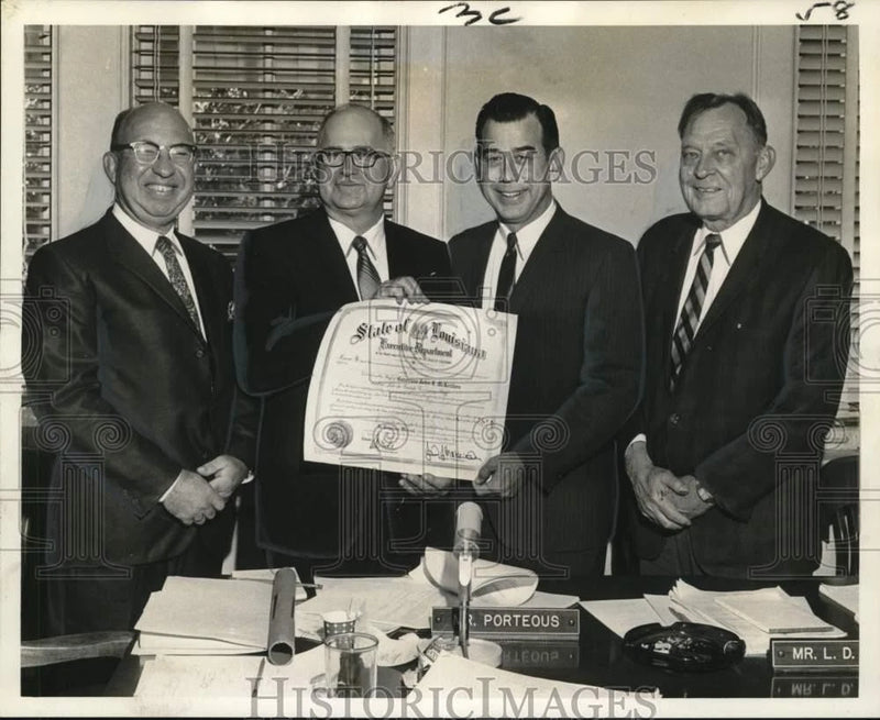 1968 Press Photo James P. Spiller, geologist, honored by Mineral Board officers Model