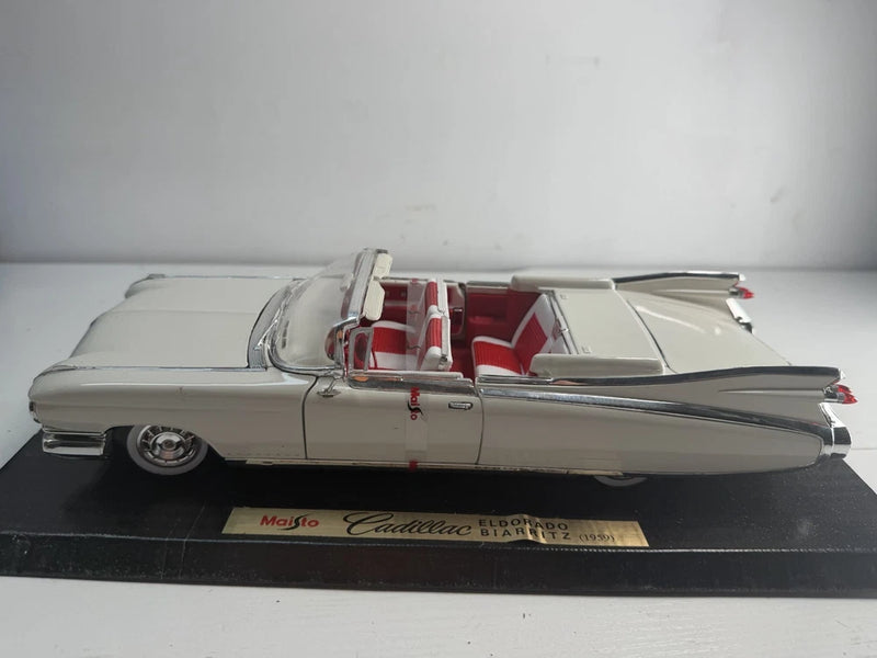 Road Signature 1959 Cadillac Eldorado Biarritz Convertible 1/18 Scale Diecast Model