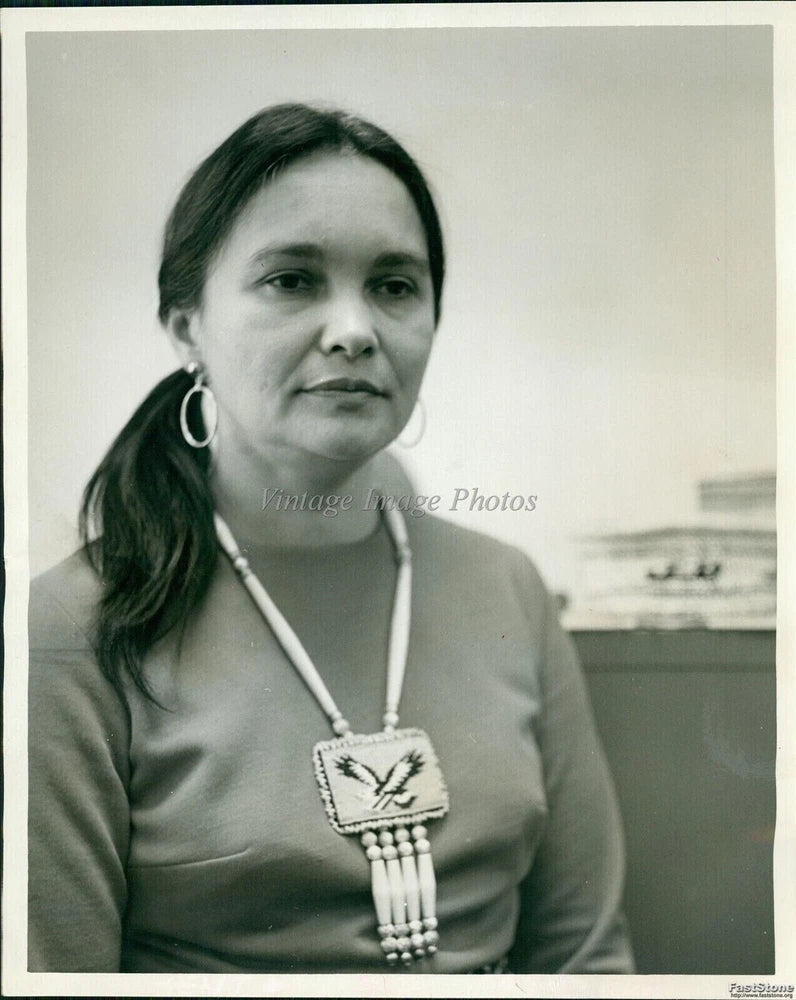 1973 Marilyn Bentz Chair Indian Center Board U Wa Honored Education Photo 8x10 Model