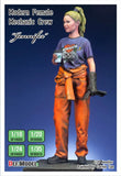 DEF Model 1/35 Modern Female Mechanic crew w/base Figure model kit #DF35015 Model