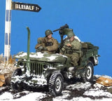 1/35 Resin Model Kit WW2 US Jeep Soldiers Seated Driver & Passenger Unpainted Model