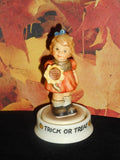 SUNFLOWER GIRL HUMMEL 2195 4/0 & TRICK OR TREAT w/PUMPKINS FALL DISPLAY BASE Model
