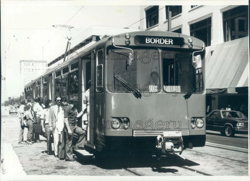 1981 Press Photo People Board Tijuana Trolley 1980s San Diego Model