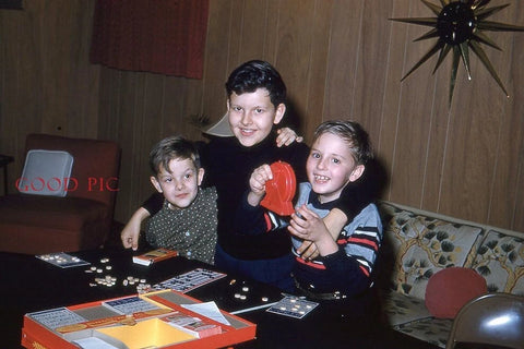 #Z111 - d Vintage 35mm Slide Photo- Boys Playing Board Game - 1960 Model