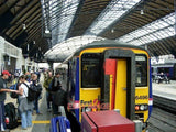 PHOTO  QUEEN STREET STATION GLASGOW PASSENGERS BOARD A TRAIN TO OBAN AND MALLAIG Model